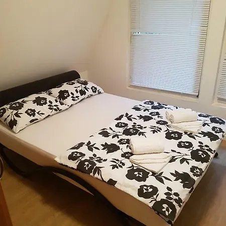 Vikendica Sara; Ferienhaus Sara; Sara בית נופש *
